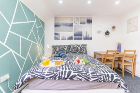 Stylish Studio in Moseley Village